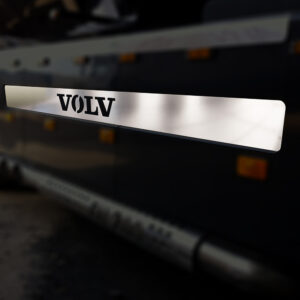 FVO107 VOLVO FOR MIDDLE OF SIDE LATH CHROME FH2-FH3